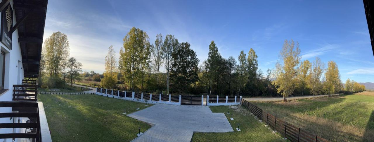 Casa Cu Flori Maramures บายามาเร ภายนอก รูปภาพ